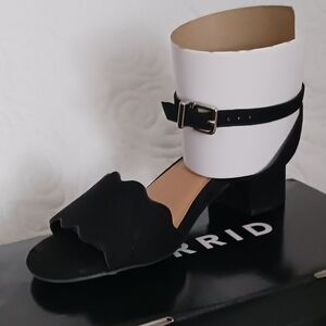 Torrid Black Strappy Sandals Sz 8.5